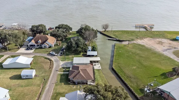 a picture of a lake view