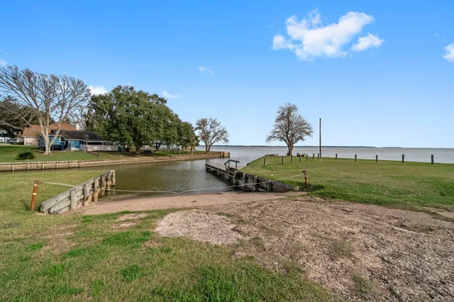 $499,900 | 330 Crestmont, Point Blank, TX 77364