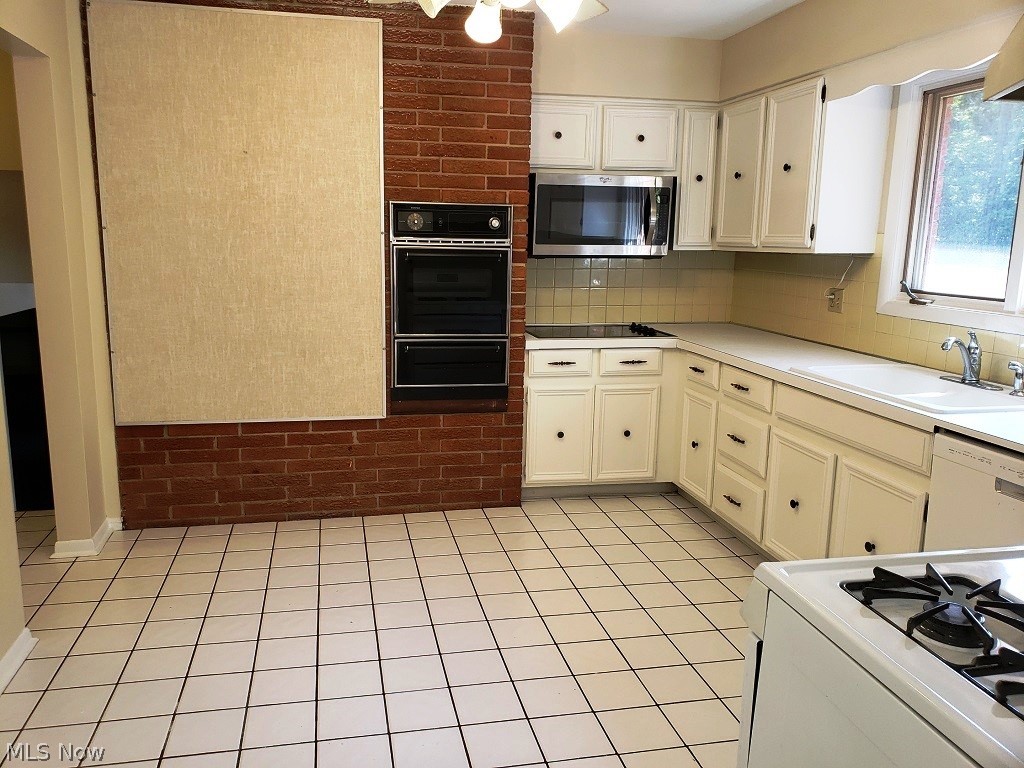 4450 Ridgewood Road Akron, OH 44321 - Photo 9 of 31