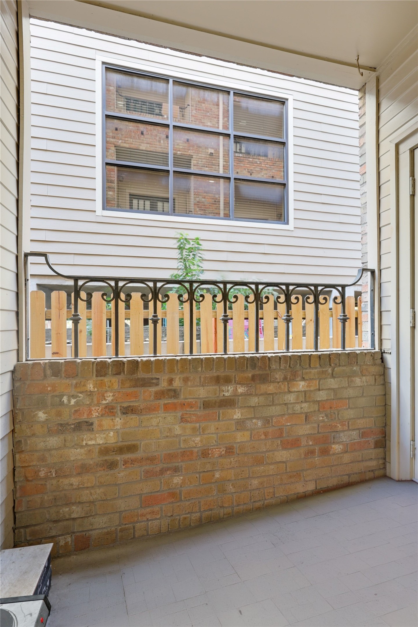 2801 Rio Grande Street, Unit 103 Austin, TX 78705 - Photo 5 of 15 a front view of a house