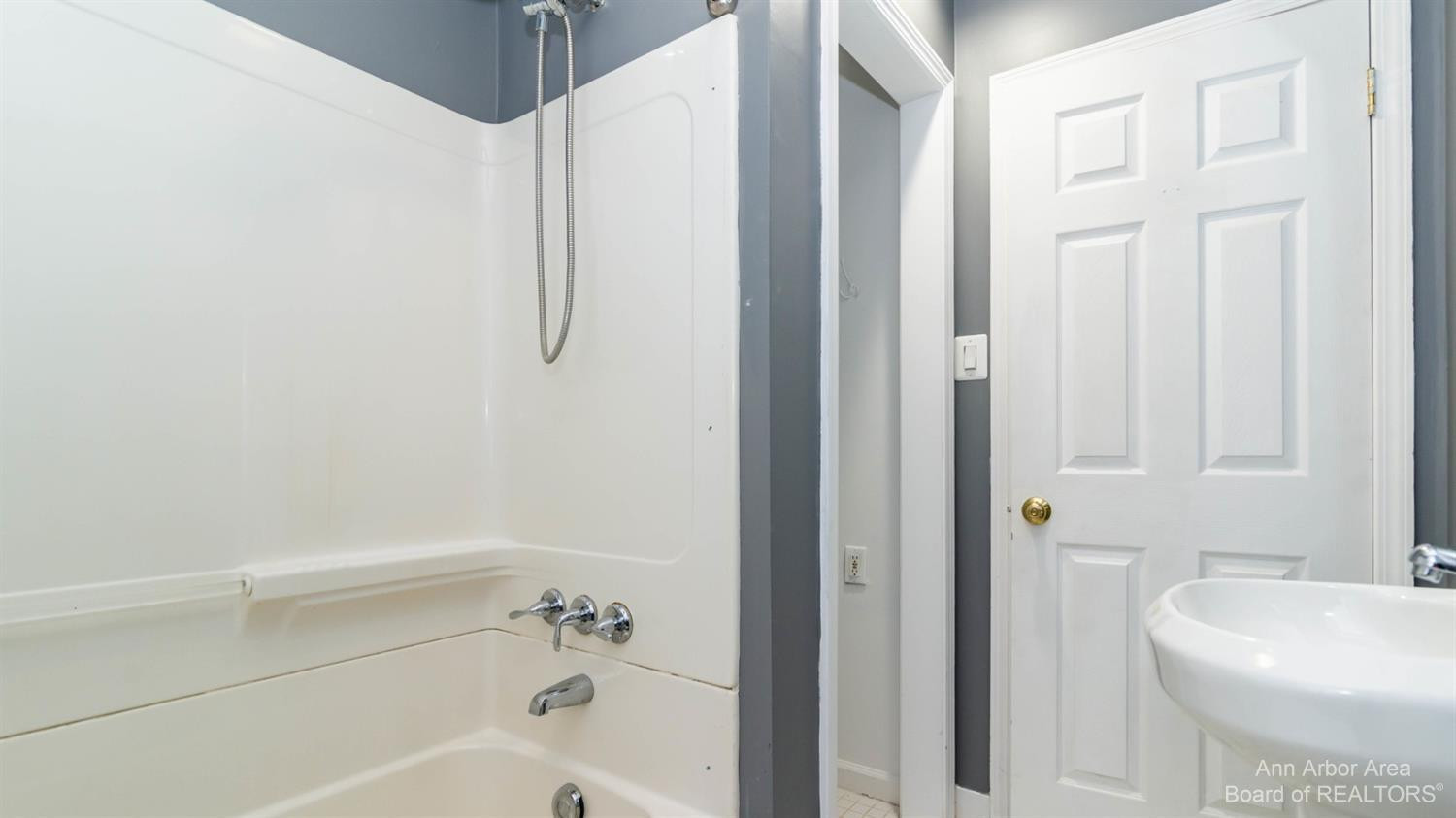 4233 Merritt Road Ypsilanti, MI 48197 - Photo 11 of 32 Photo 11