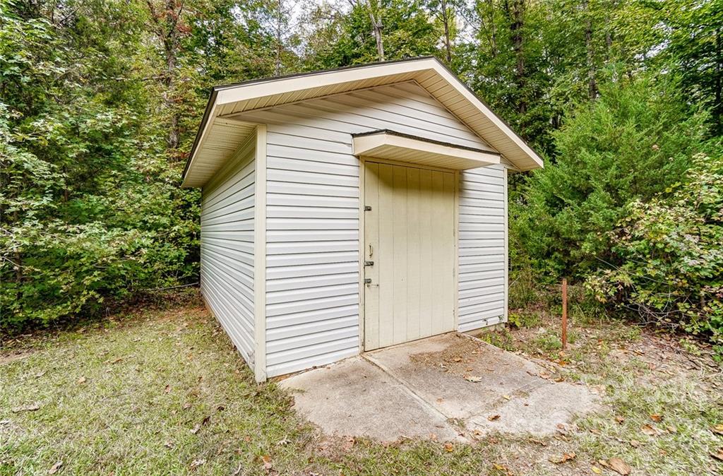 5618 Davis Road Waxhaw, NC 28173 - Photo 28 of 41 a view of a small house with backyard
