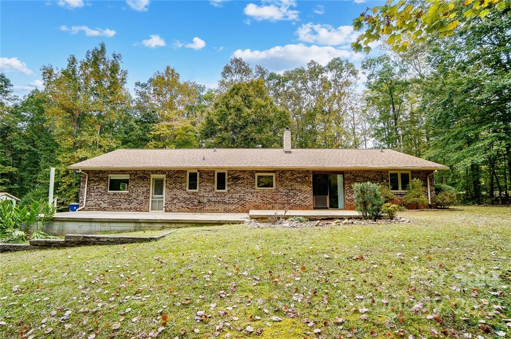 5618 Davis Road Waxhaw, NC 28173 - Photo 33 of 41 a backyard of a house with yard and outdoor seating