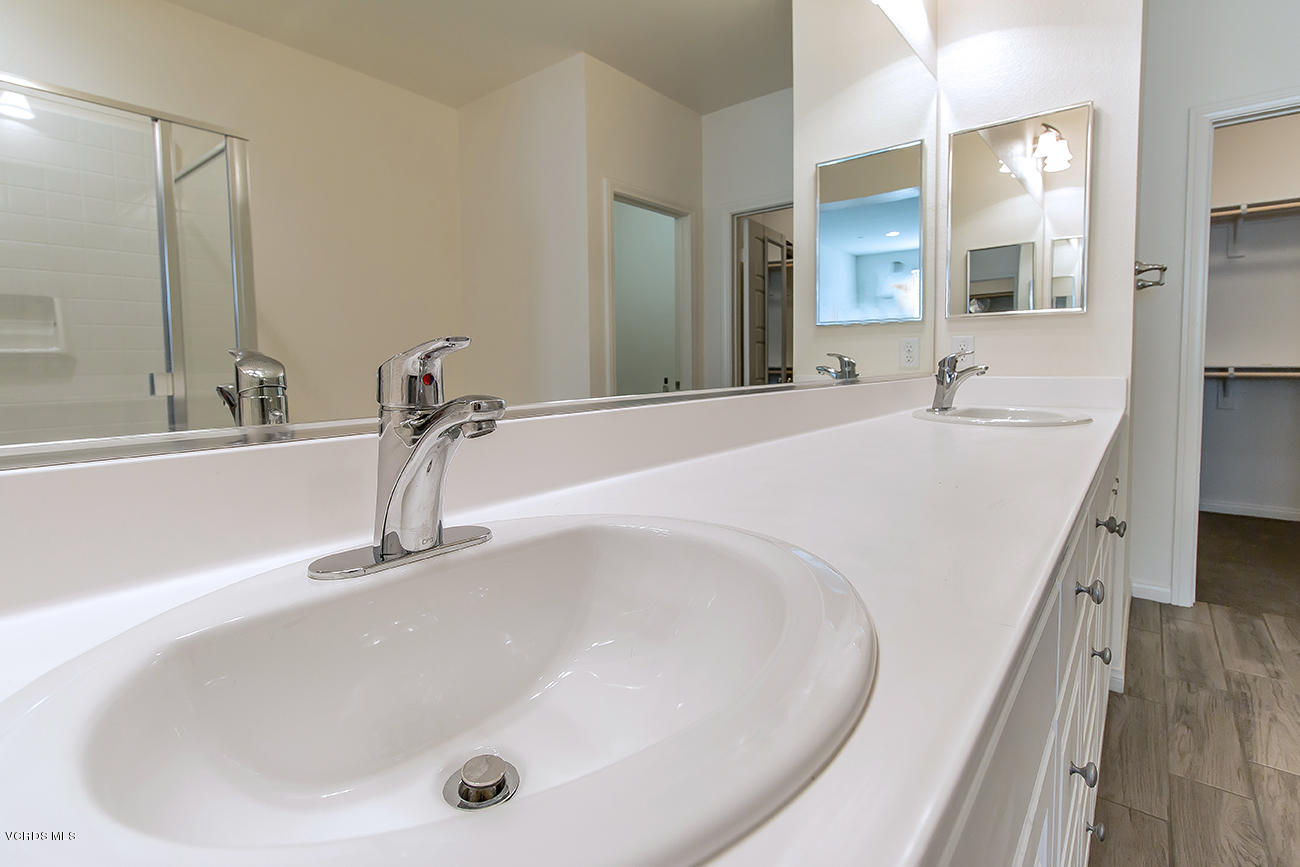 2464 Blossom Ridge Court, Unit 2 Simi Valley, CA 93063 - Photo 30 of 41 a bathroom with a tub sink and mirror