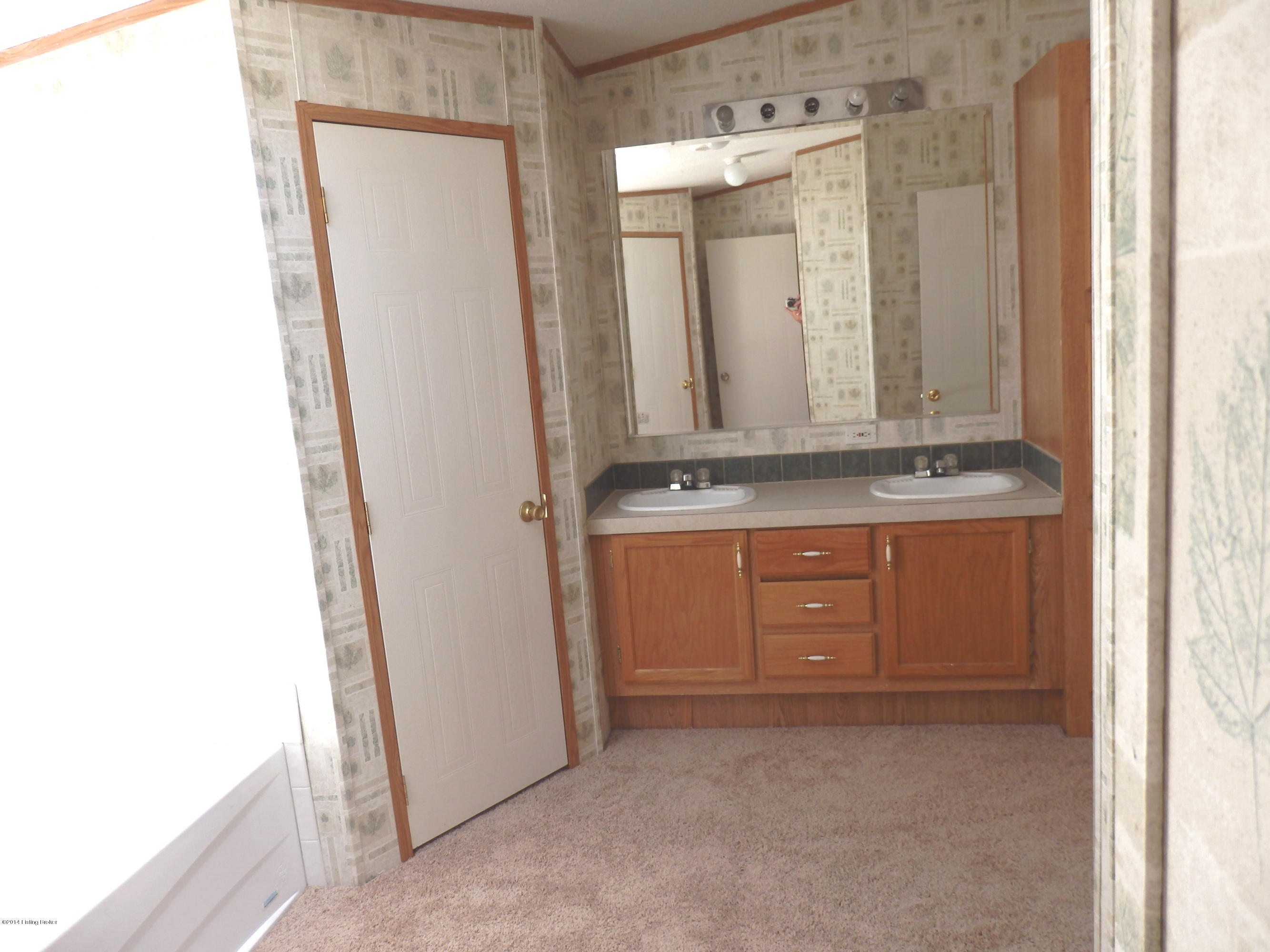 1304 Lake Road Campbellsburg, KY 40011 - Photo 22 of 32 1304 Lake Rd_30_Master Bath