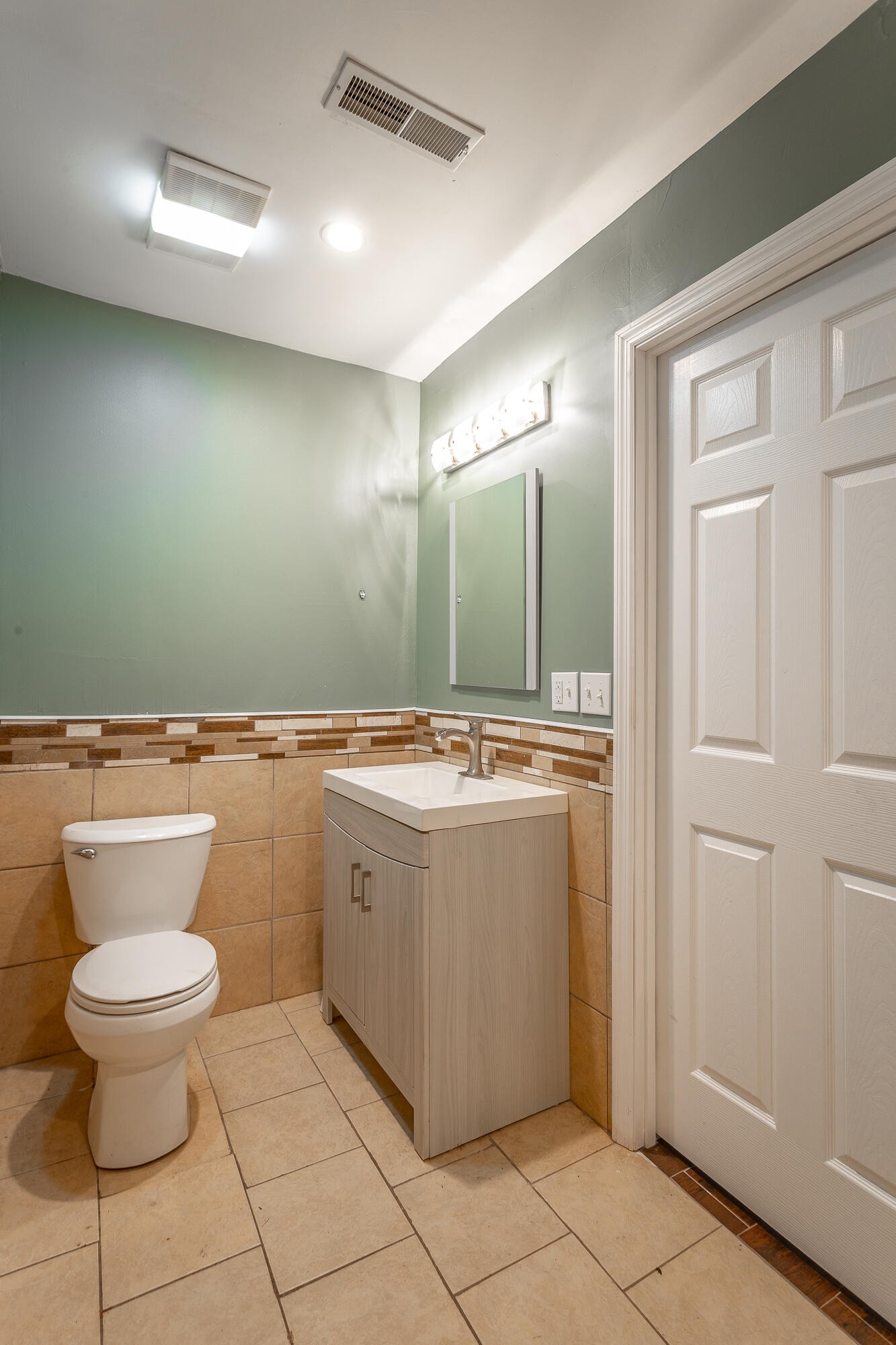 5401 Champion Road Chattanooga, TN 37416 - Photo 28 of 56 a bathroom with a sink and mirror