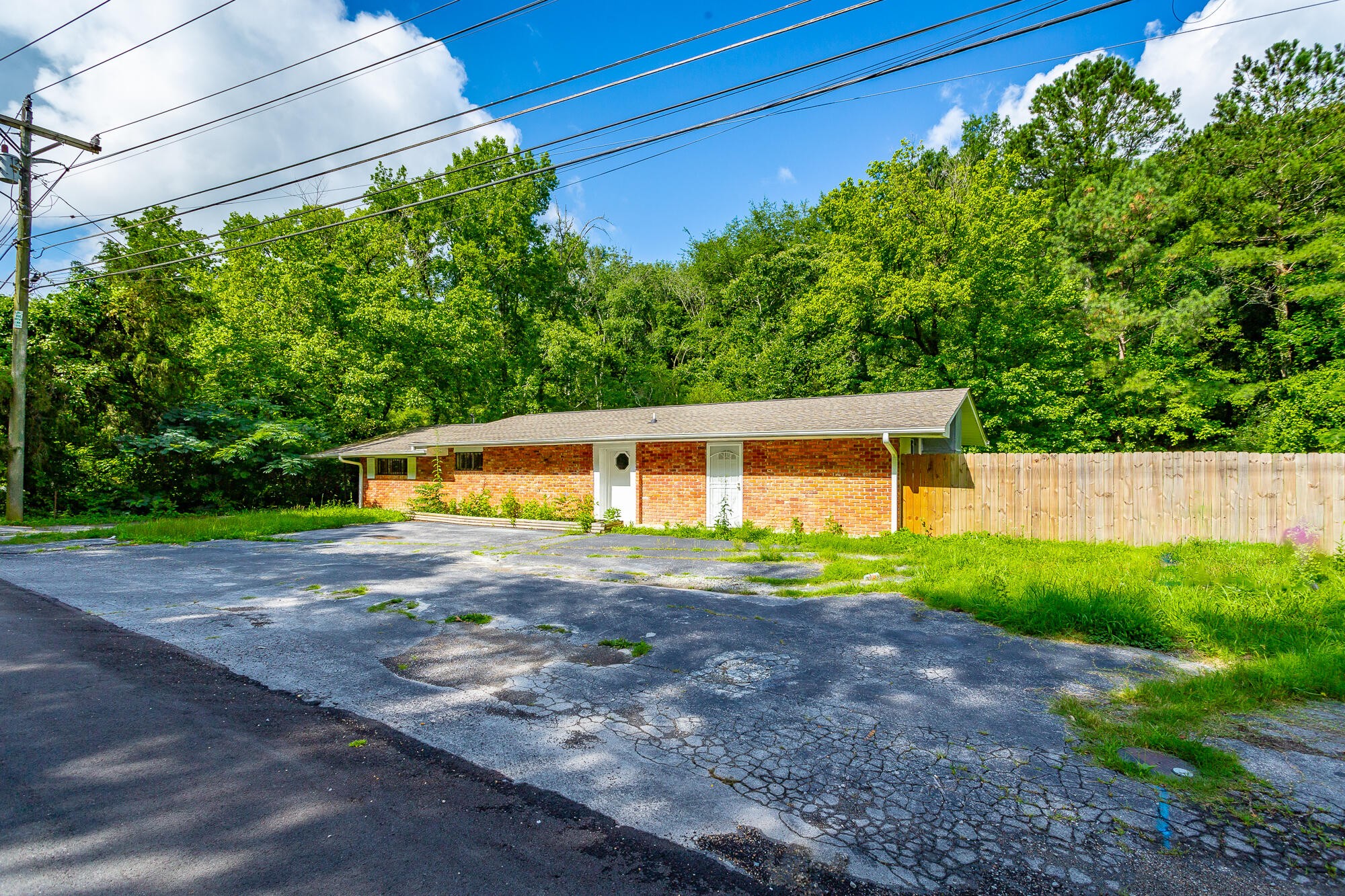 5401 Champion Road Chattanooga, TN 37416 - Photo 39 of 56 a front view of a house with garden
