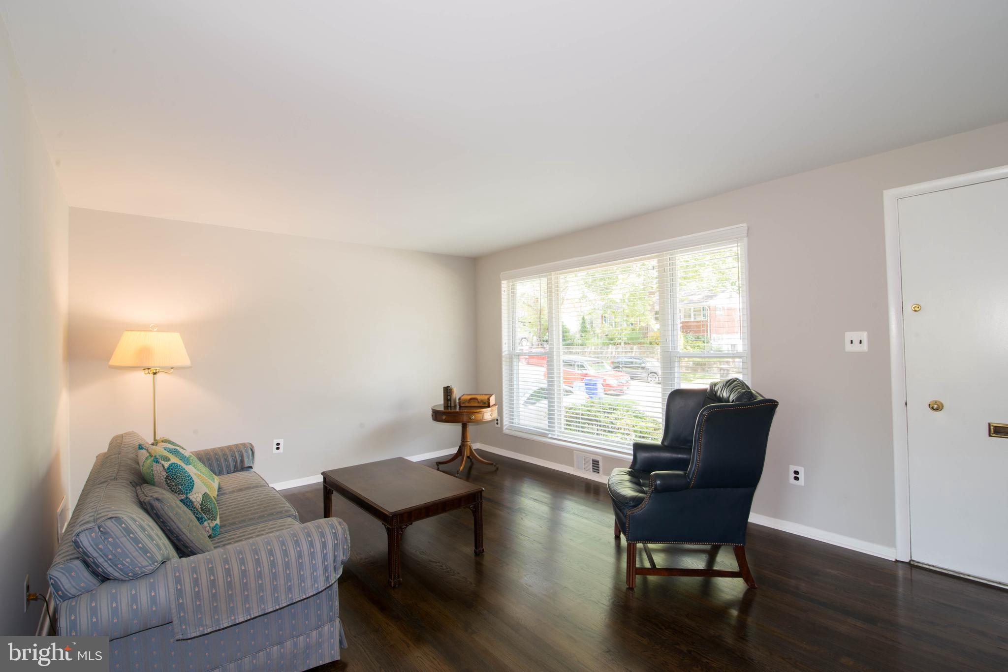 11800 Charles Road Silver Spring, MD 20906 - Photo 6 of 35 Living Room
