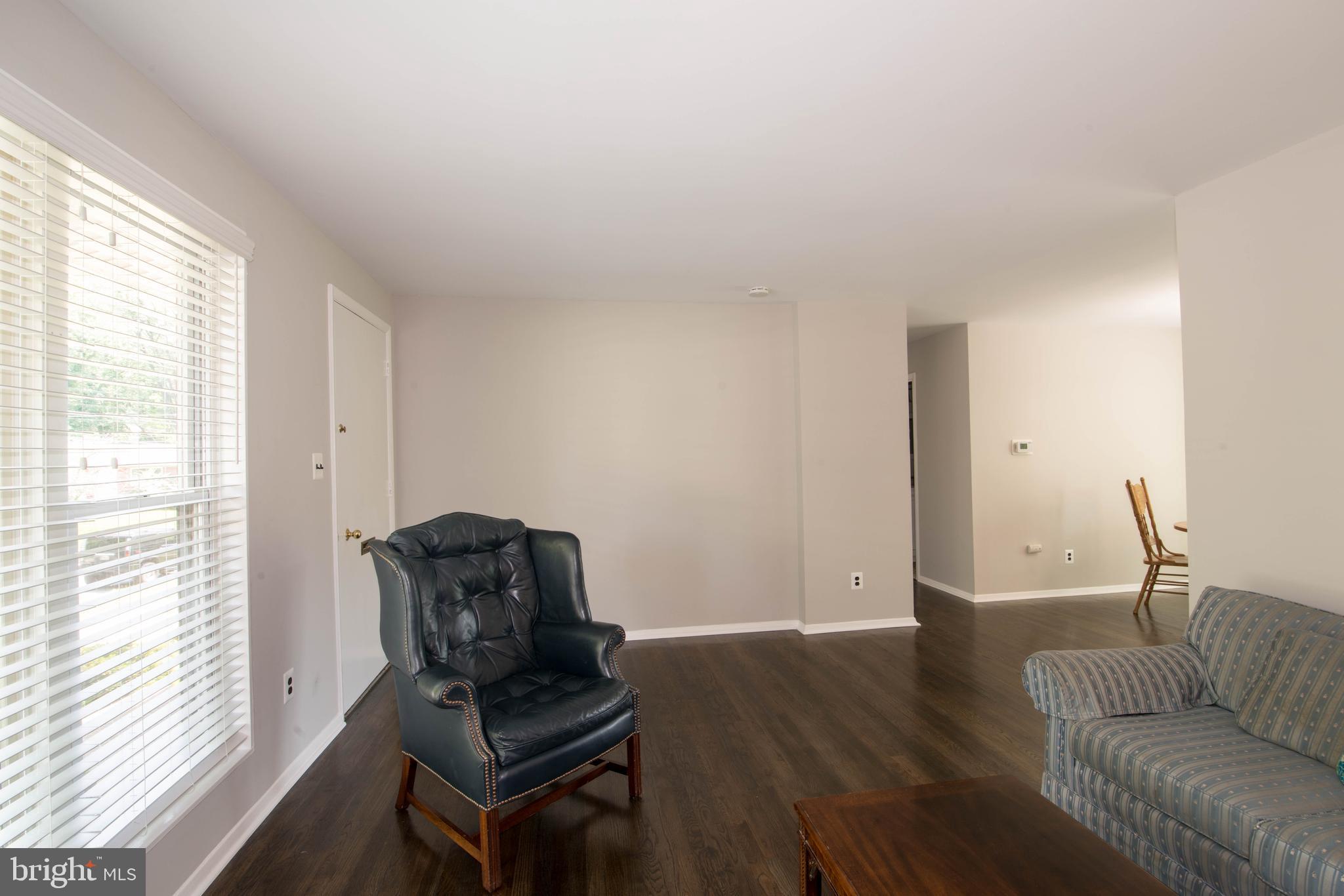 11800 Charles Road Silver Spring, MD 20906 - Photo 7 of 35 Living Room