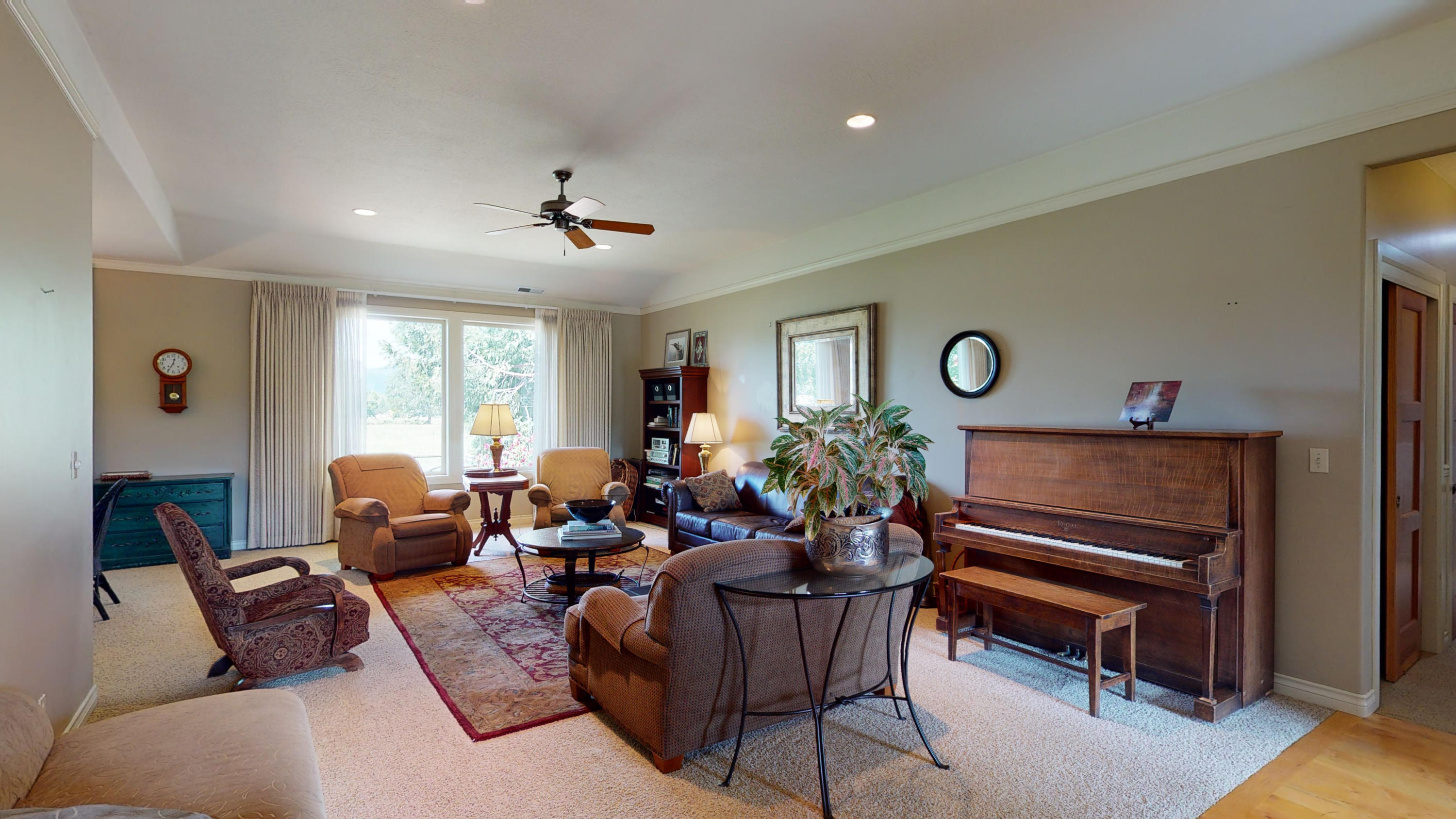 3315 Leonard Road Grants Pass, OR 97527 - Photo 7 of 86 Living room