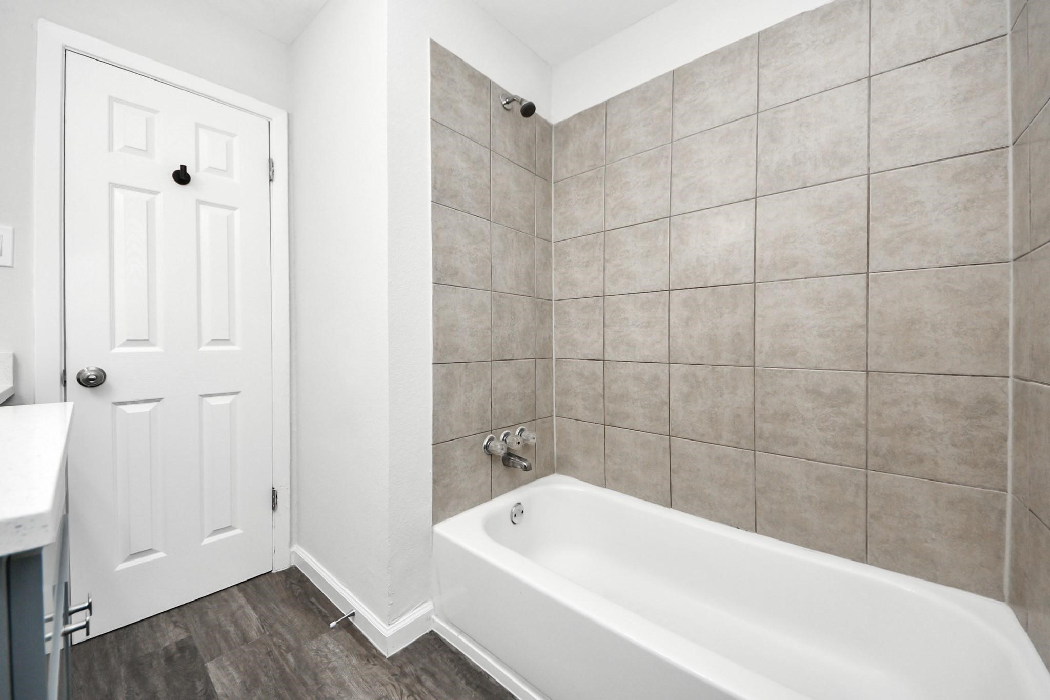 6511 Mohawk Street Houston, TX 77016 - Photo 26 of 32 Bathroom #2