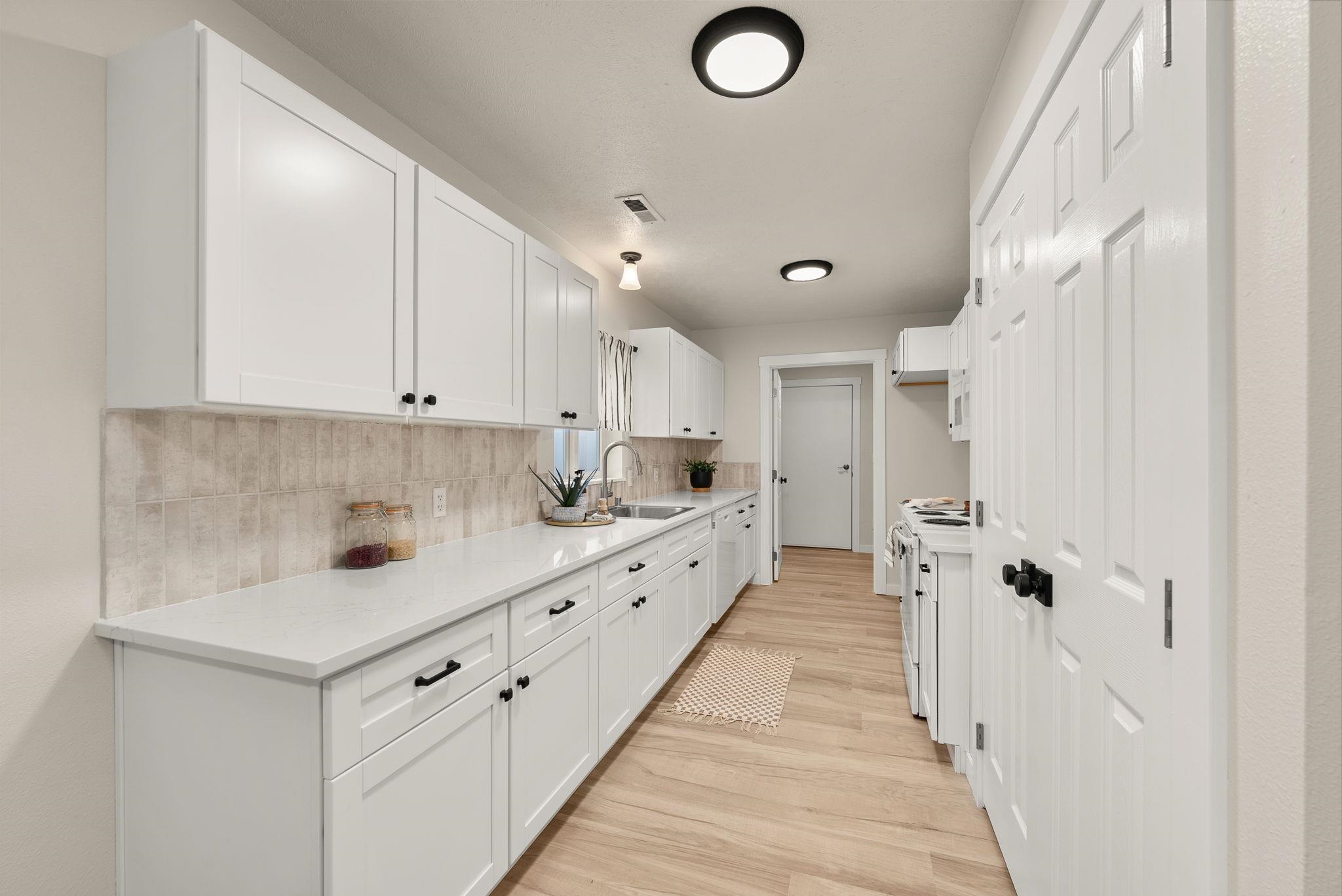 714 South Ferrall Street Spokane, WA 99202 - Photo 9 of 27