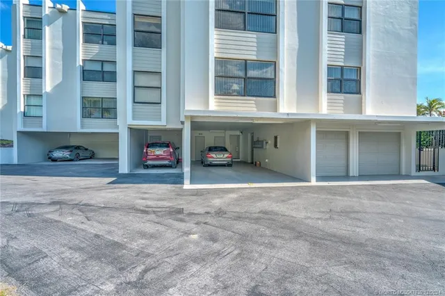 a view of a car garage of the house
