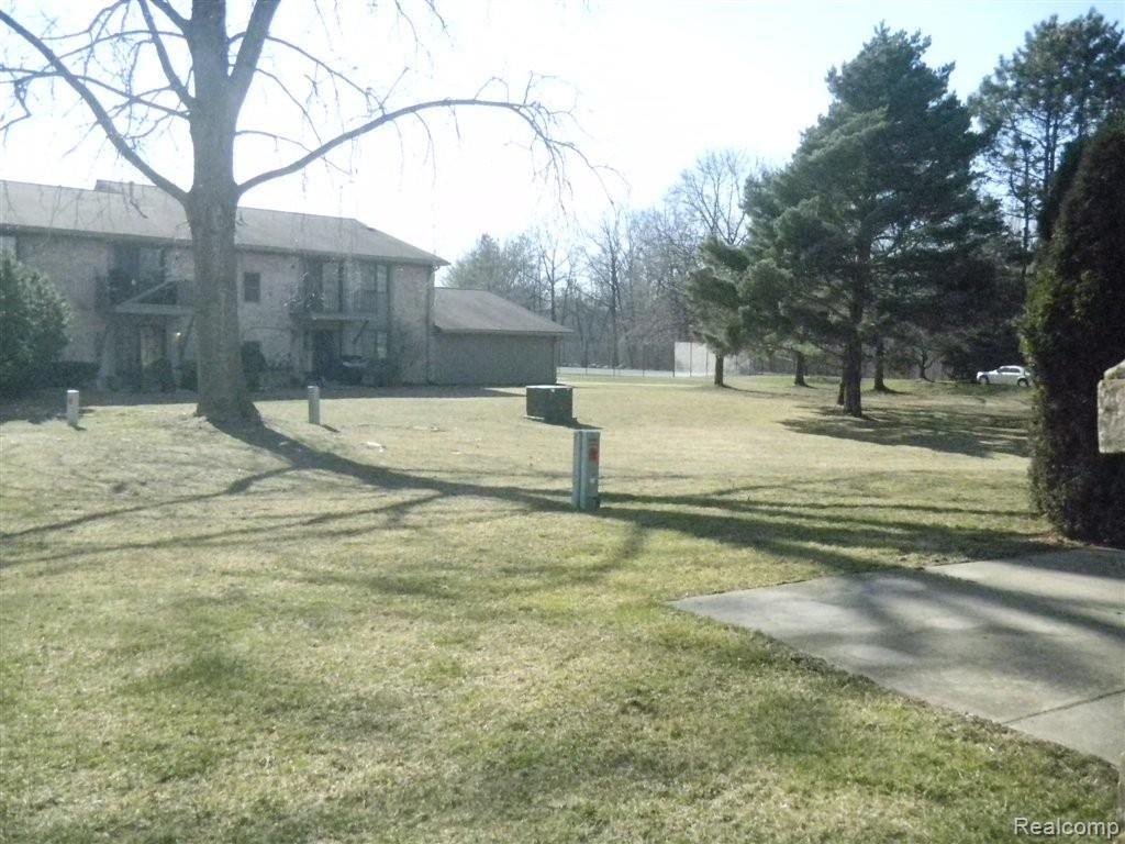 1858 Allenway Court, Unit 70 Rochester, MI 48309 - Photo 20 of 25 View of Tennis Courts
