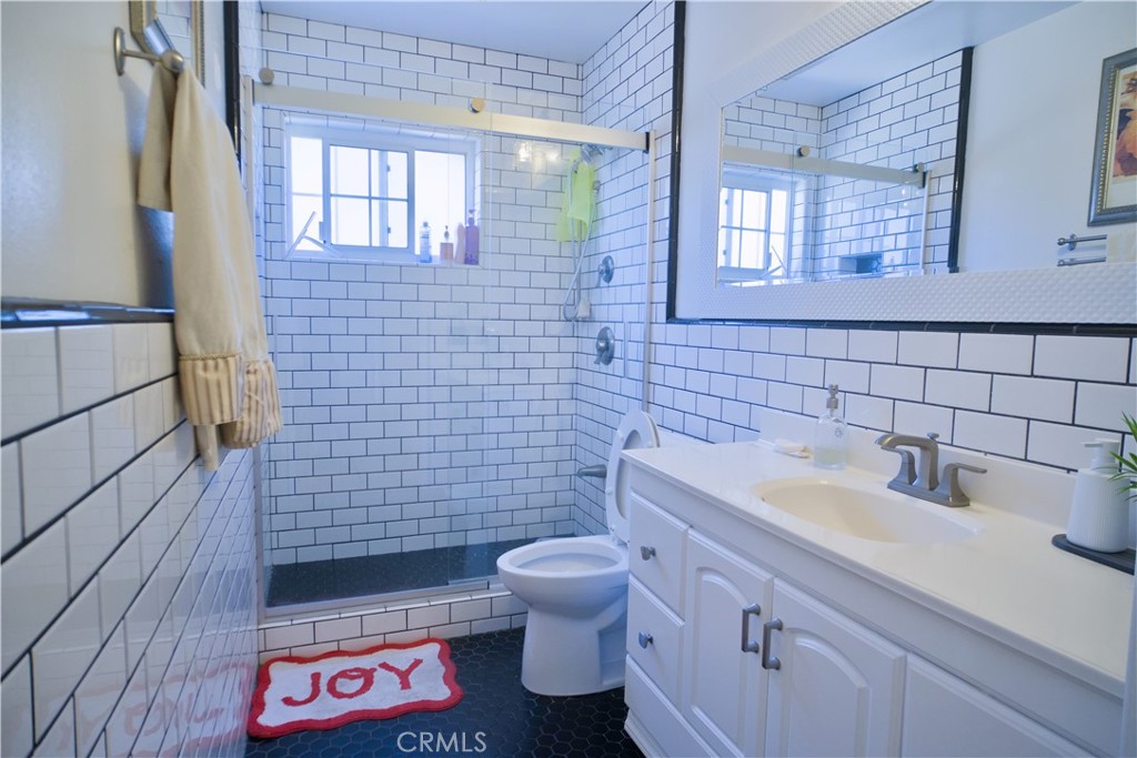 1312 Durham Street Simi Valley, CA 93065 - Photo 8 of 10 Bathroom