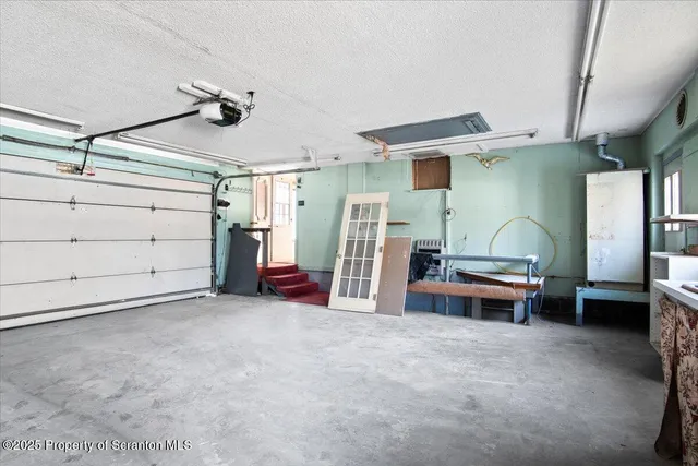 a view of a livingroom with furniture and a ceiling fan