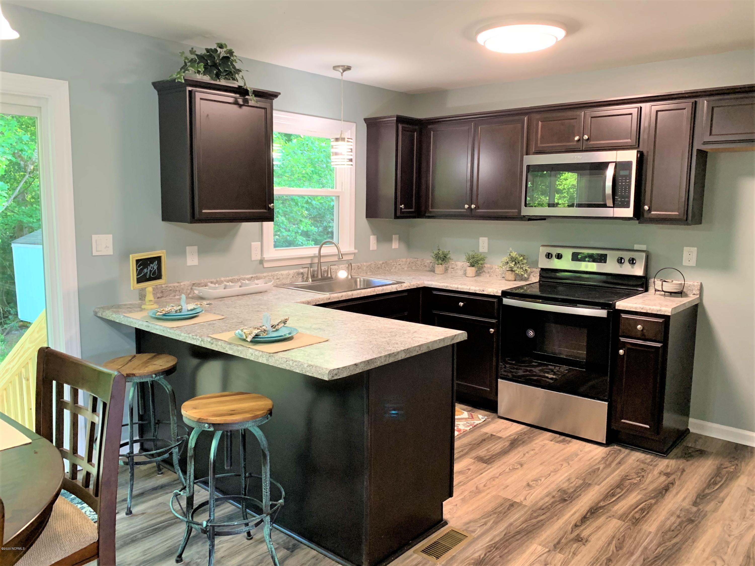 131 Lightwood Knot Road Rocky Point, NC 28457 - Photo 3 of 13 Kitchen