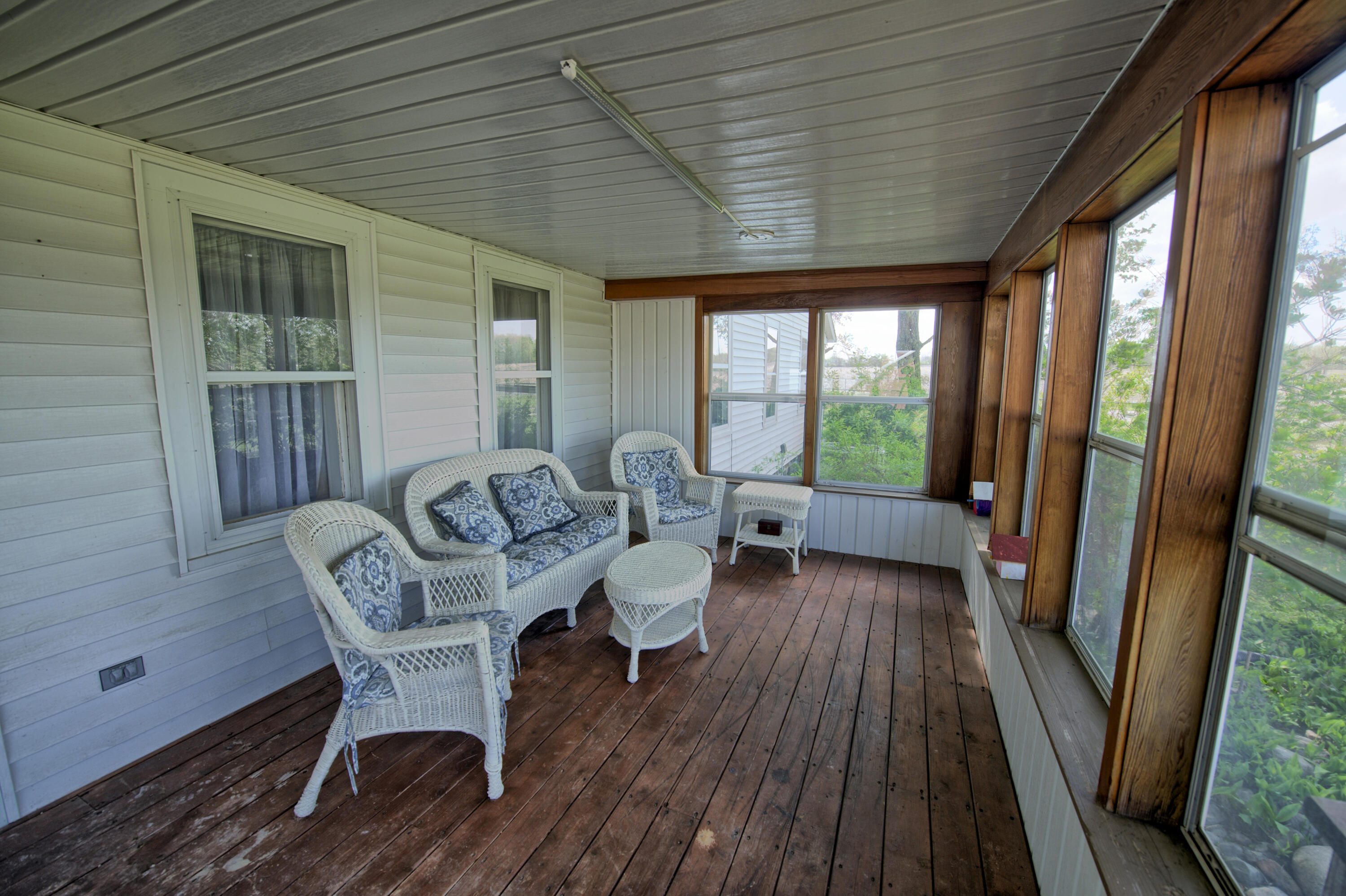 8250 Oneida Road Grand Ledge, MI 48837 - Photo 24 of 55 3 seasons enclosed porch
