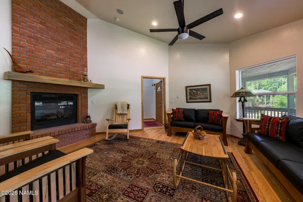 $1,550,000 | 7010 Vista De Oro, Flagstaff, AZ 86004