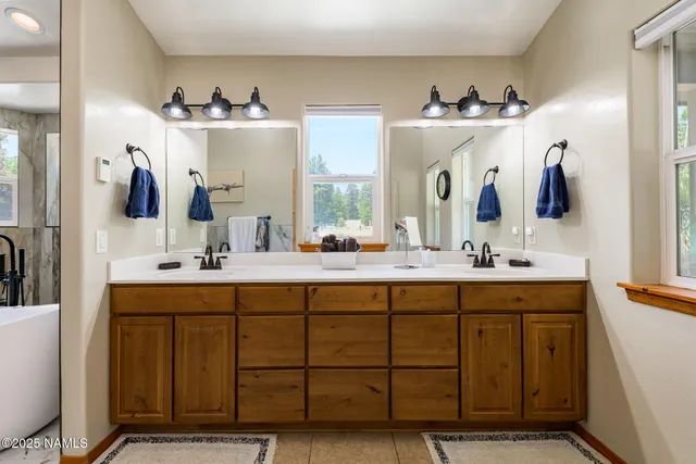 $1,600,000 | 7010 Vista De Oro, Flagstaff, AZ 86004