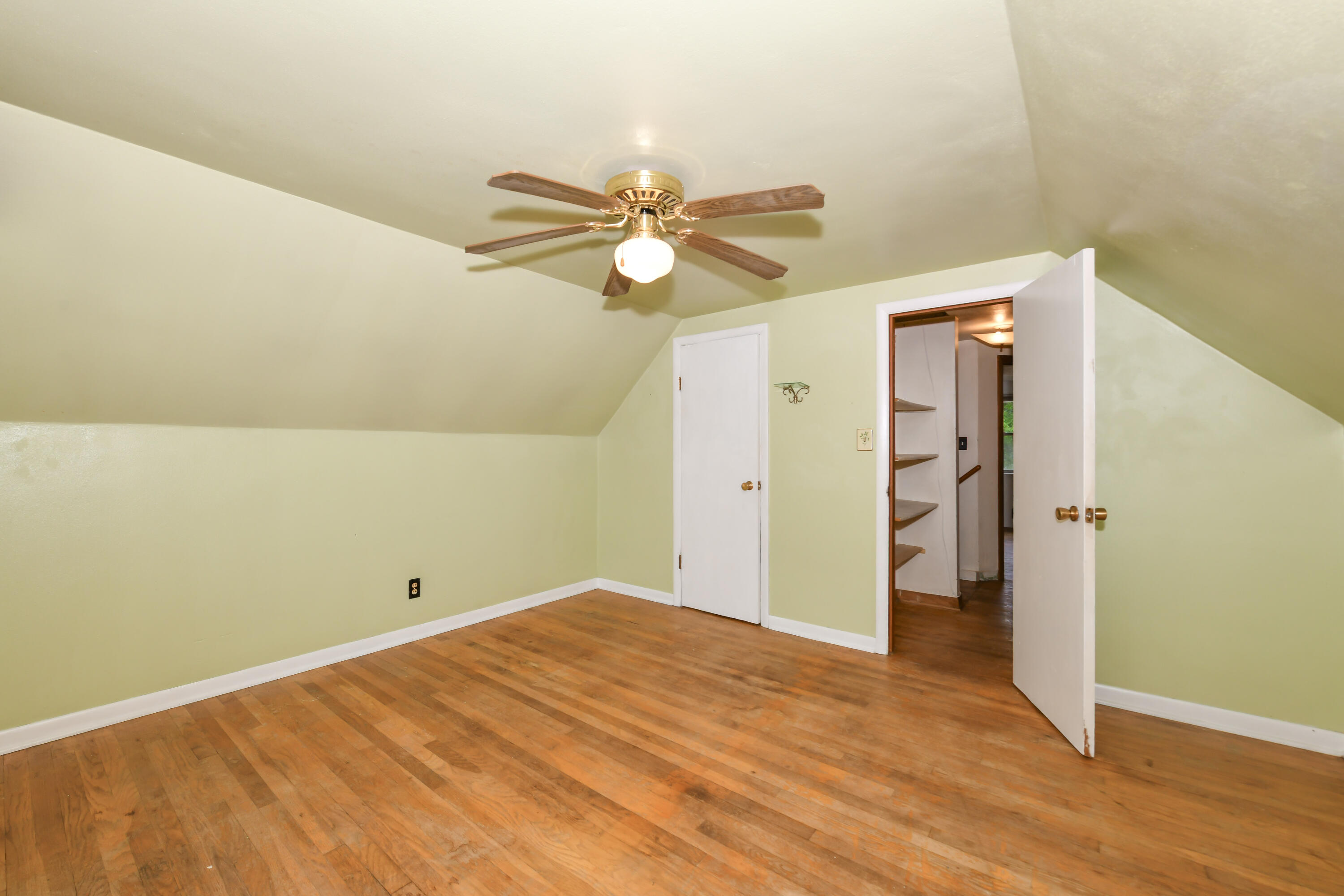 1509 Illinois Street Racine, WI 53405 - Photo 17 of 35 2nd Bedroom