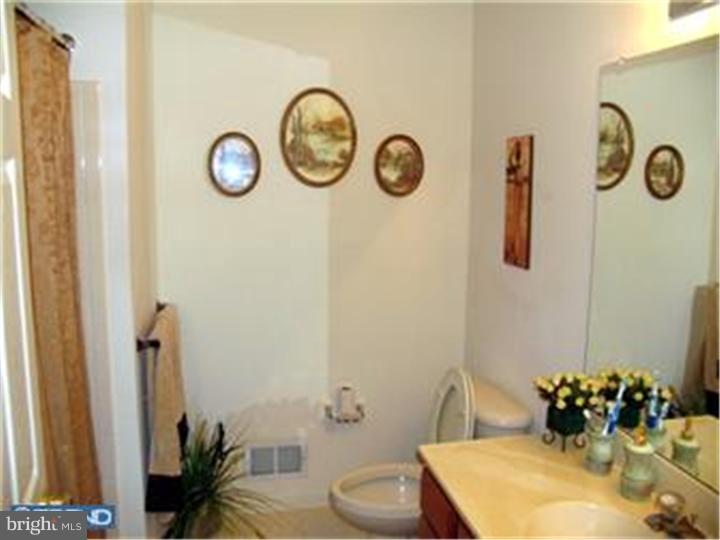 40 Simons Way Huntingdon Valley, PA 19006 - Photo 16 of 25 Gallery Image 16