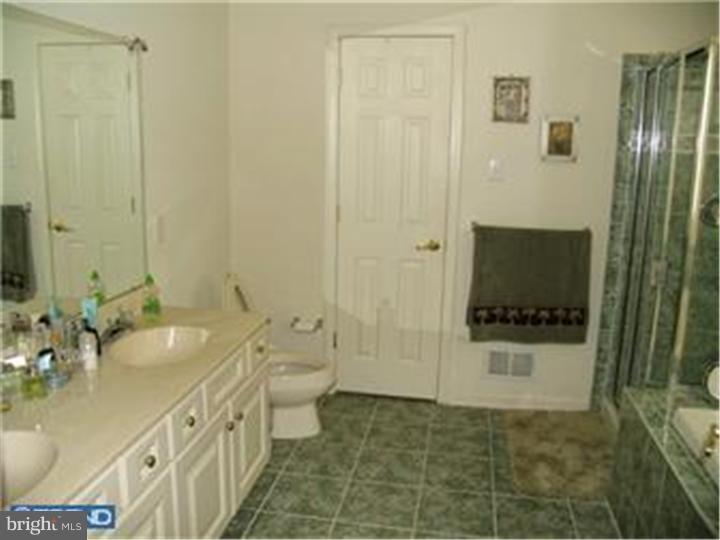 40 Simons Way Huntingdon Valley, PA 19006 - Photo 19 of 25 Gallery Image 19