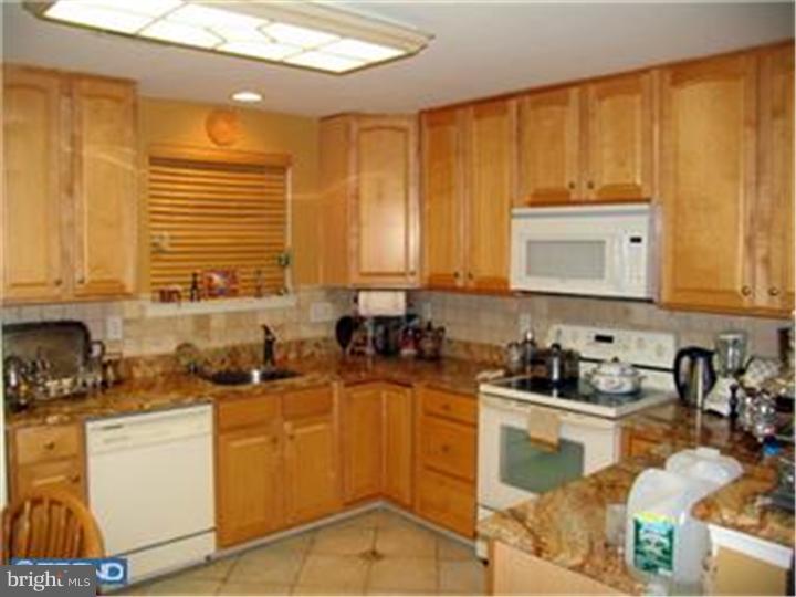 40 Simons Way Huntingdon Valley, PA 19006 - Photo 8 of 25 Gallery Image 8