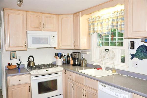 34 Ronald Road Arlington, MA 02474 - Photo 3 of 11
