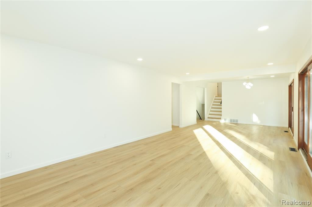 24095 Farmington Road Farmington, MI 48336 - Photo 14 of 51 Gallery Image 14