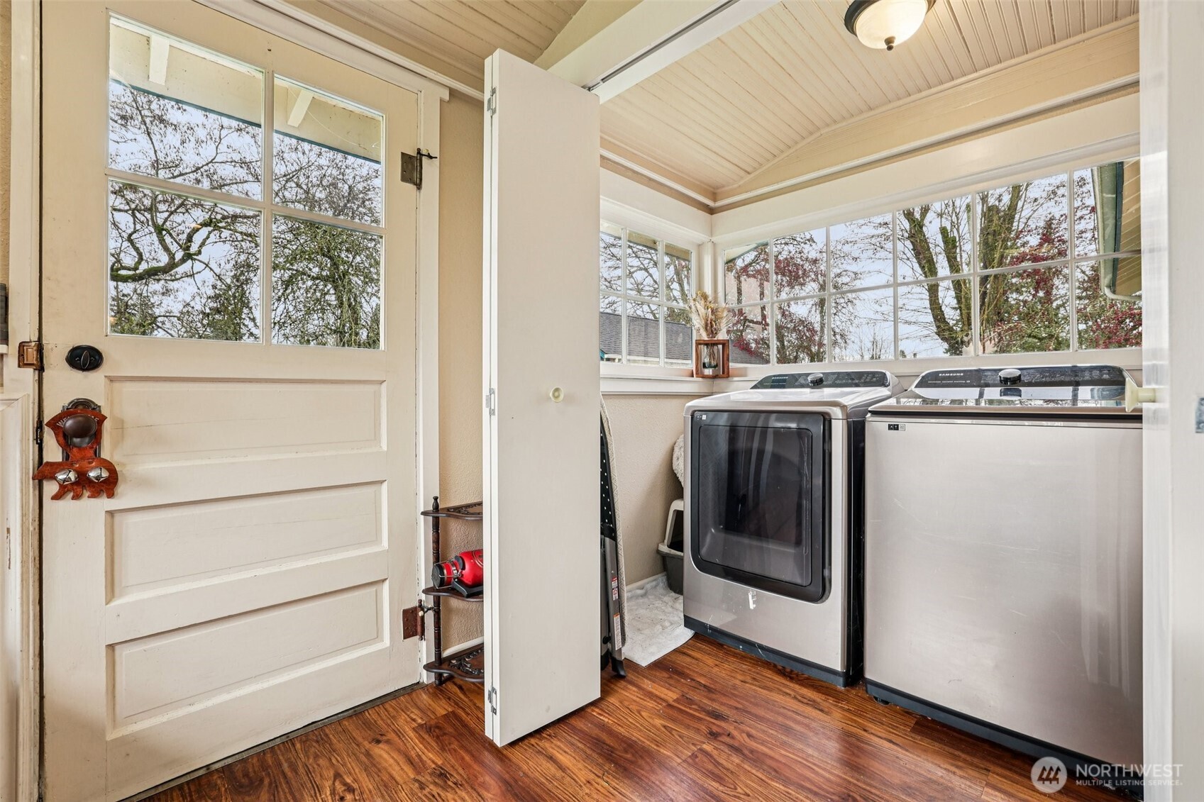 537 McNaught Road South Roy, WA 98580 - Photo 20 of 32 a view of a kitchen with washer and dryer