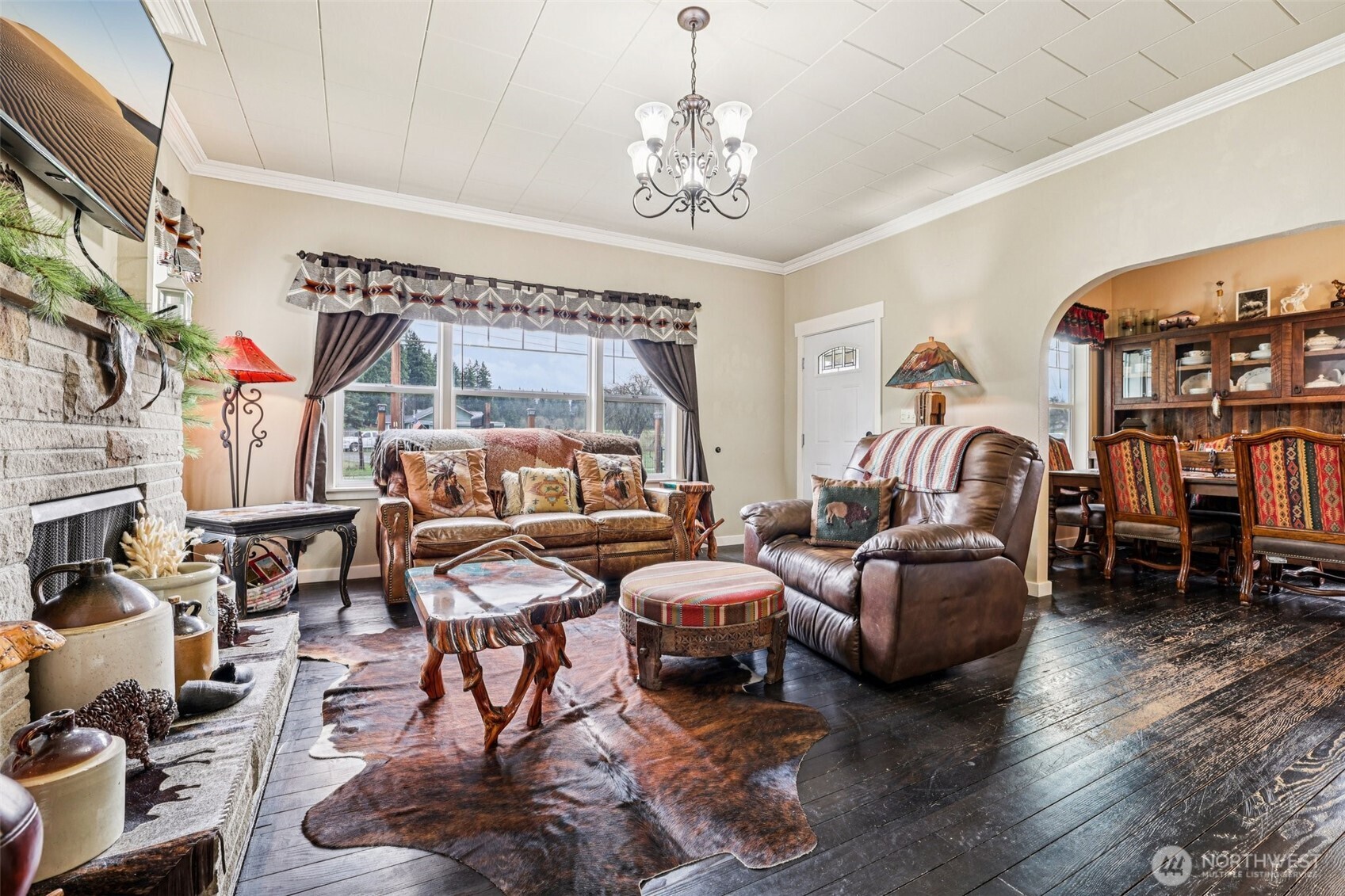 537 McNaught Road South Roy, WA 98580 - Photo 4 of 32 a living room with furniture and a chandelier