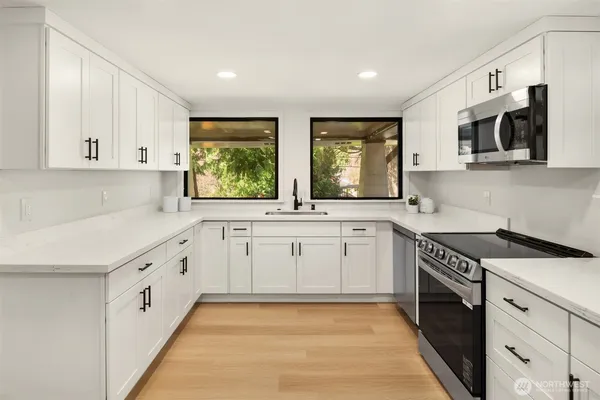 $899,950 | 11726 10th Avenue South, Seattle, WA 98168