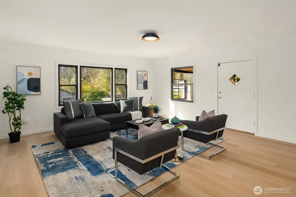 $899,950 | 11726 10th Avenue South, Seattle, WA 98168