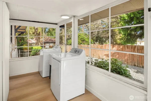 $899,950 | 11726 10th Avenue South, Seattle, WA 98168
