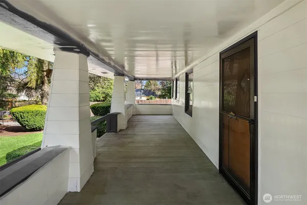 $899,950 | 11726 10th Avenue South, Seattle, WA 98168