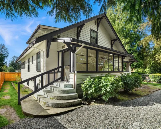 $899,950 | 11726 10th Avenue South, Seattle, WA 98168
