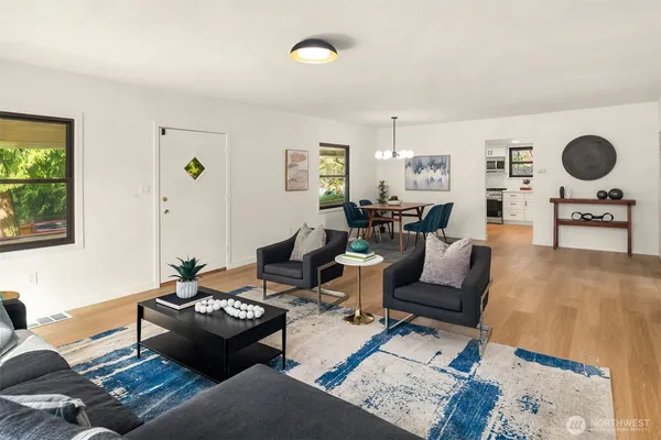$899,950 | 11726 10th Avenue South, Seattle, WA 98168