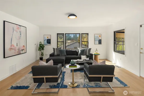 $899,950 | 11726 10th Avenue South, Seattle, WA 98168