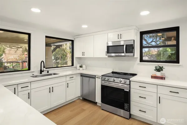 $899,950 | 11726 10th Avenue South, Seattle, WA 98168