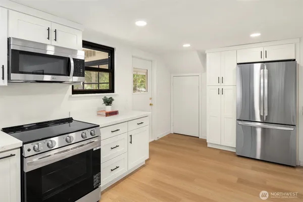 $899,950 | 11726 10th Avenue South, Seattle, WA 98168