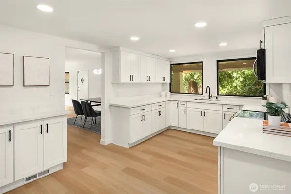 $899,950 | 11726 10th Avenue South, Seattle, WA 98168
