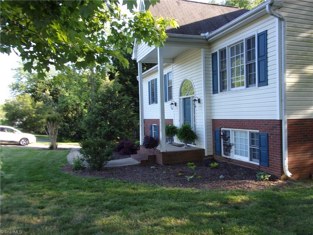 4610 Fieldspring Road Clemmons, NC 27012 - Photo 4 of 25 Gallery Image 4