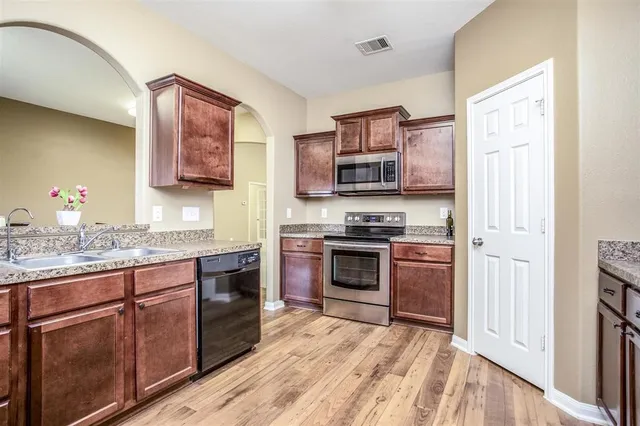 $1,990 | 5607 Straight Way, Kingwood, TX 77339