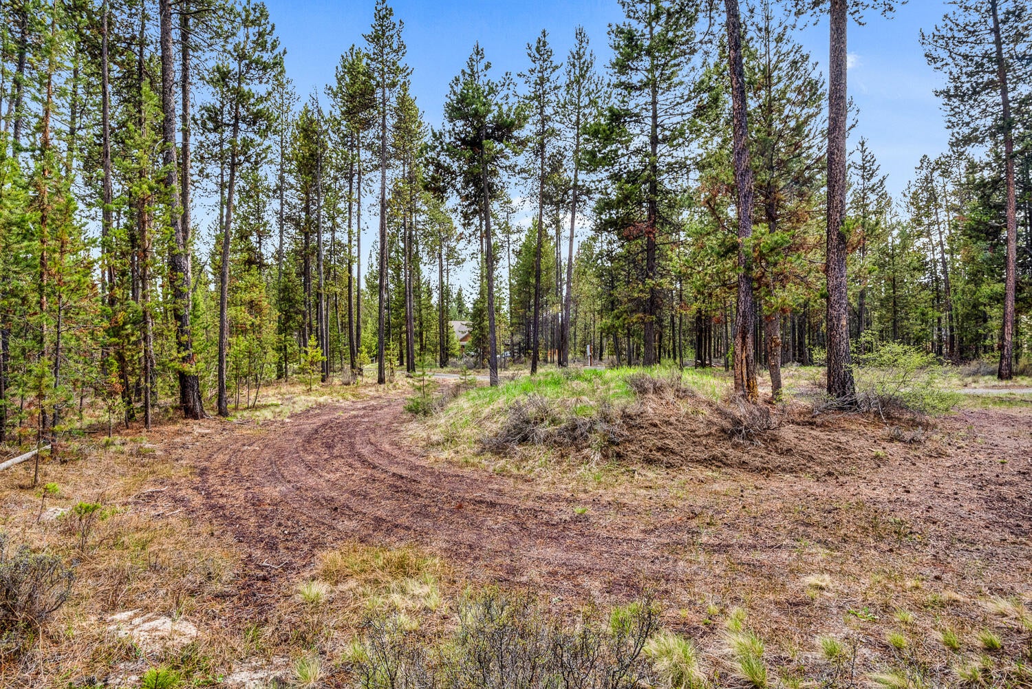 17060 Fontana Road Bend, OR 97707 - Photo 4 of 15 OReilly_20240501_9_309084_72ppi