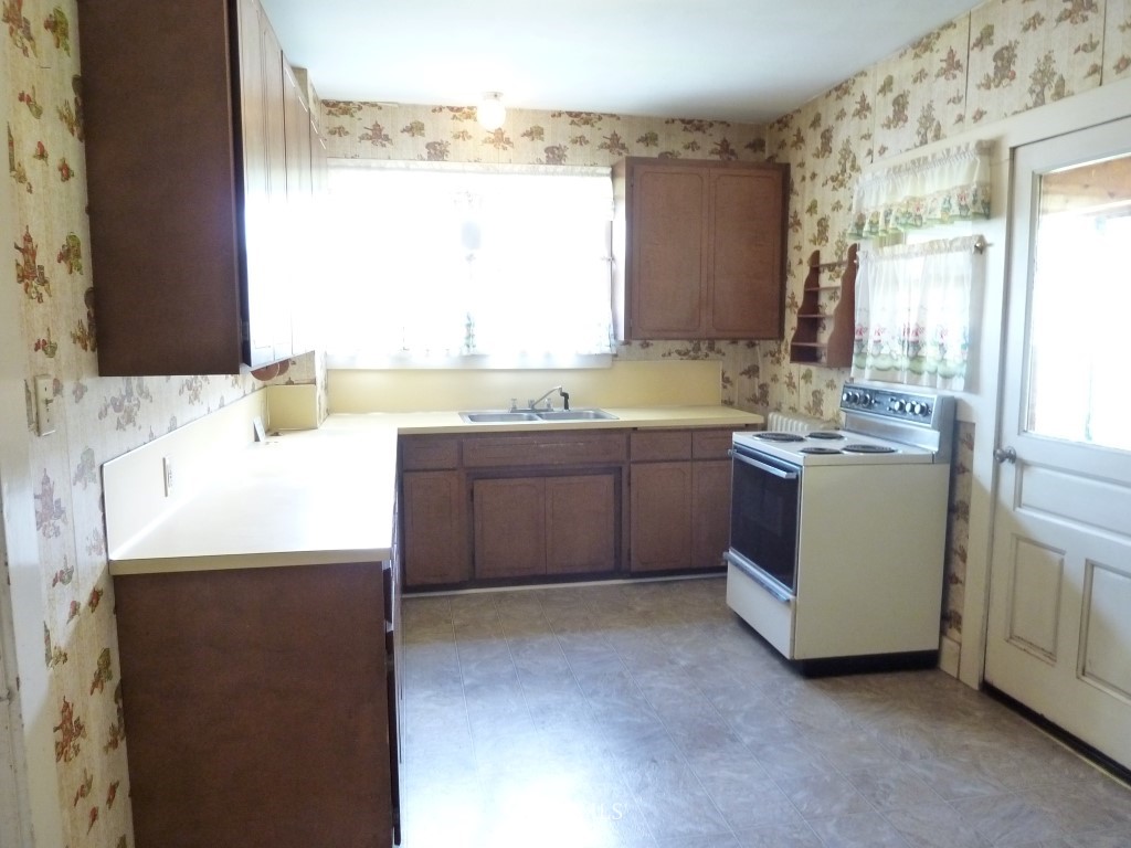 481 Southwest Cascade Avenue Chehalis, WA 98532 - Photo 5 of 11 Gallery Image 5
