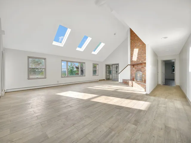 a view of entryway and kitchen