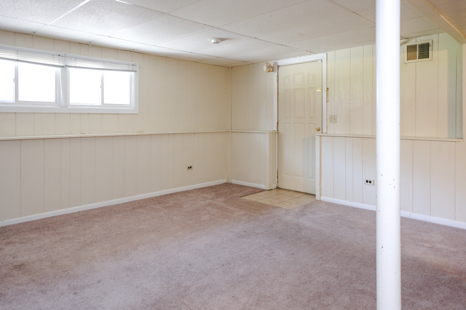S586 East Street Winfield, IL 60190 - Photo 14 of 29 an empty room with windows