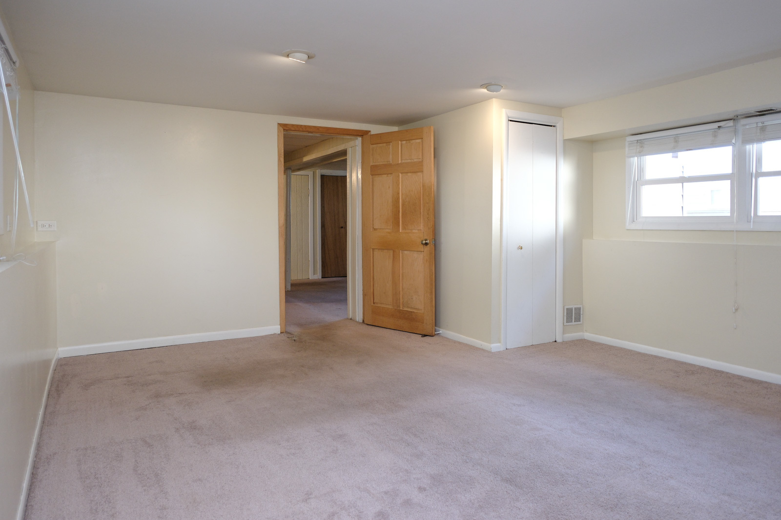 S586 East Street Winfield, IL 60190 - Photo 18 of 29 an empty room with windows and closet