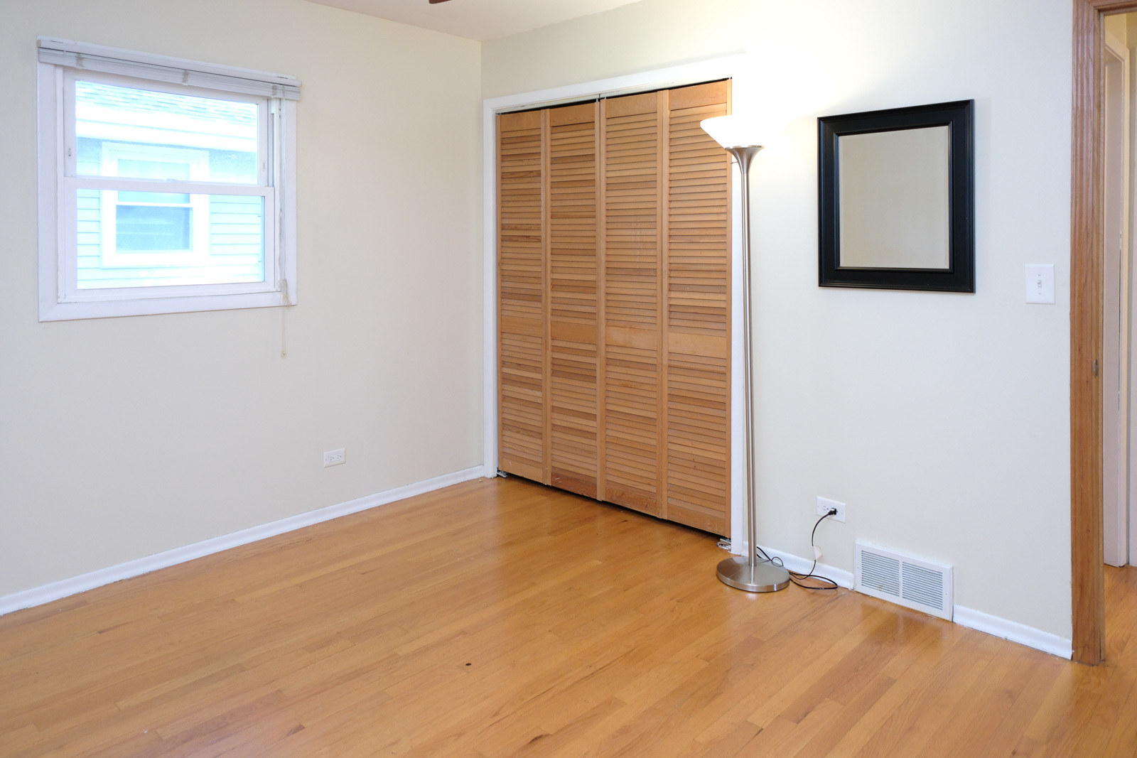 S586 East Street Winfield, IL 60190 - Photo 23 of 29 an empty room with windows
